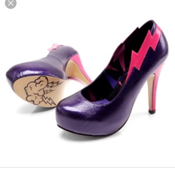 Iron fist “Bowie” looking heels - Picture 2 of 2